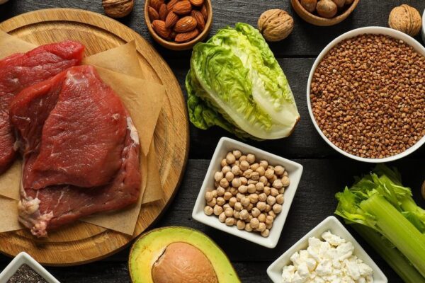 Proteinele: câte grame pe zi și din ce alimente