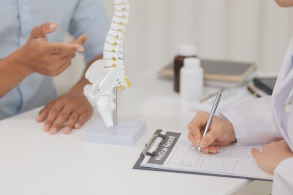 Osteoporoză: când este utilă osteodensitometria DEXA