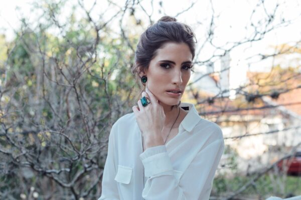 Cercei pentru ținute de zi: modele elegante și ușor de asortat